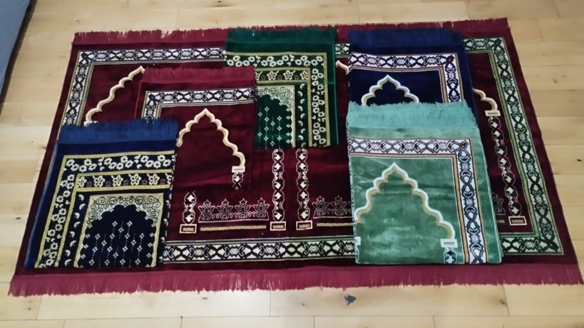 2 & 4 Person Prayer Mat – Turkish Islamic Janamaz Rug for Family Salah (Multiple Colours) - Image 3