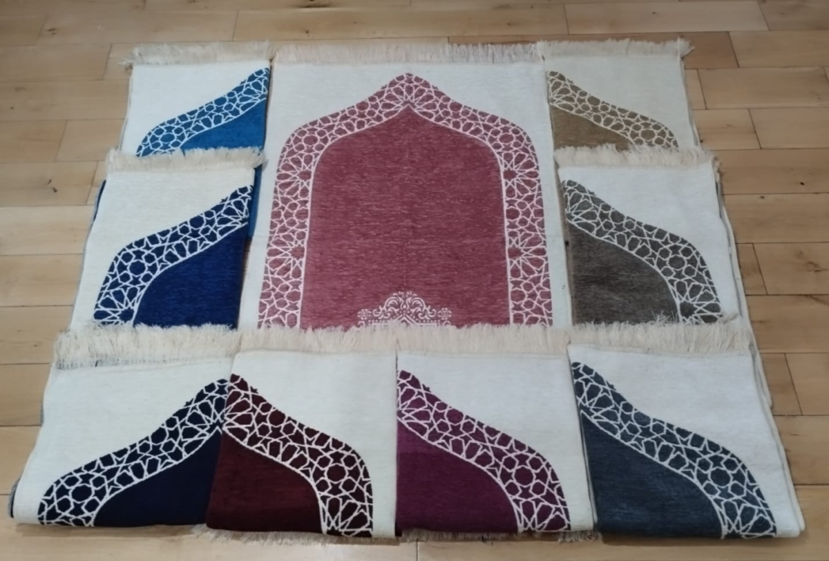 Reversible prayer mats in multiple colours